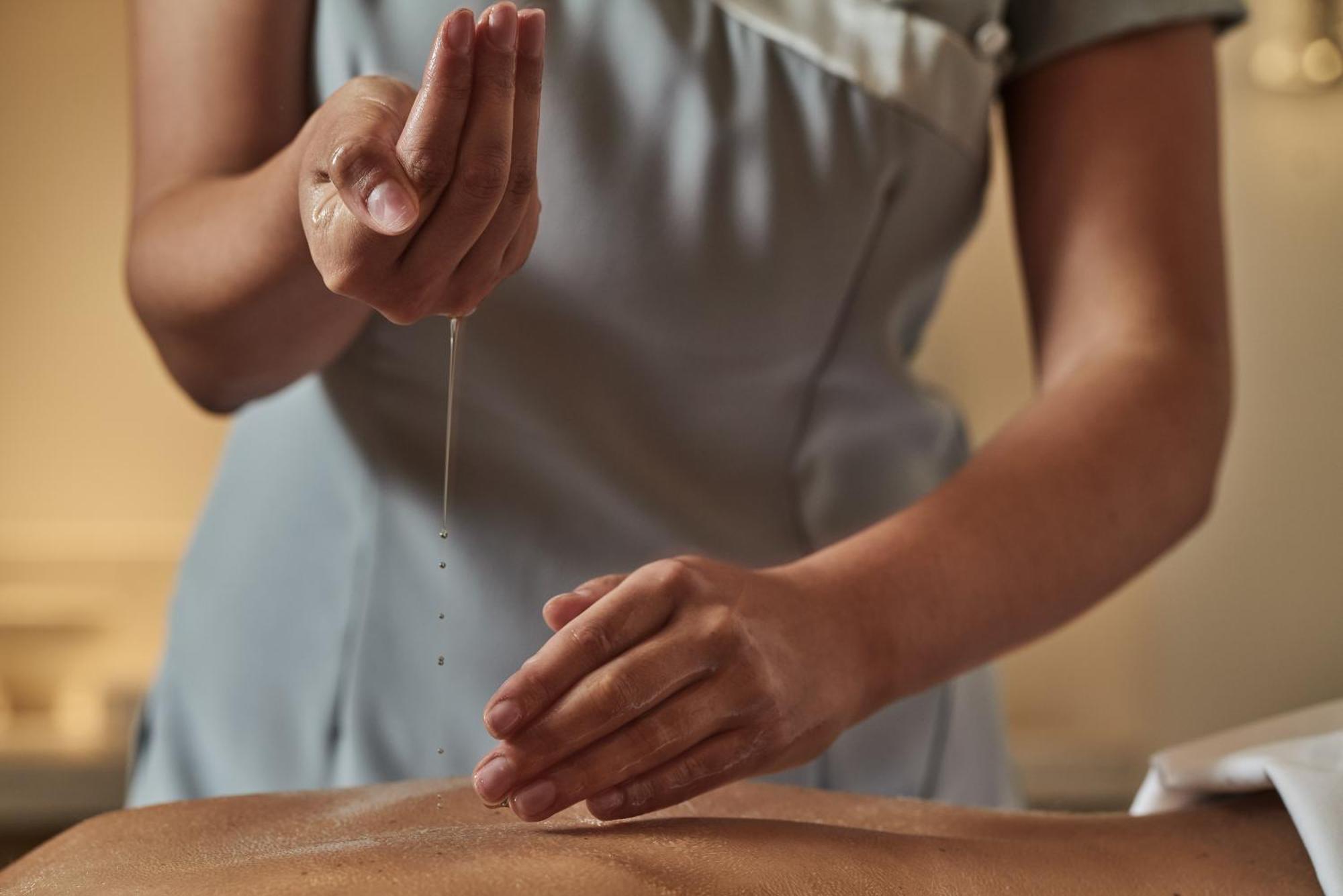 City Of Dreams Mediterranean - Integrated Resort, Casino & Entertainment Limassol Ngoại thất bức ảnh Massage with oil