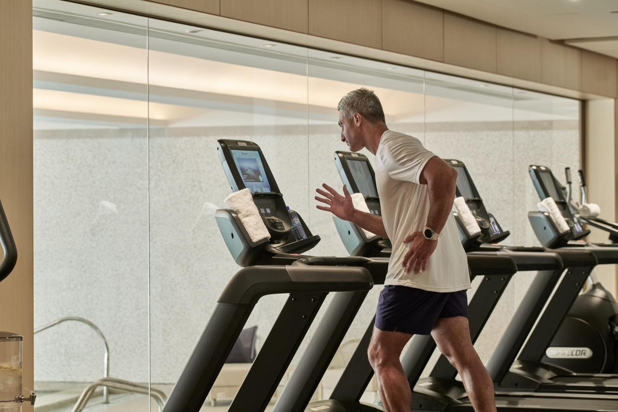 City Of Dreams Mediterranean - Integrated Resort, Casino & Entertainment Limassol Ngoại thất bức ảnh A treadmill