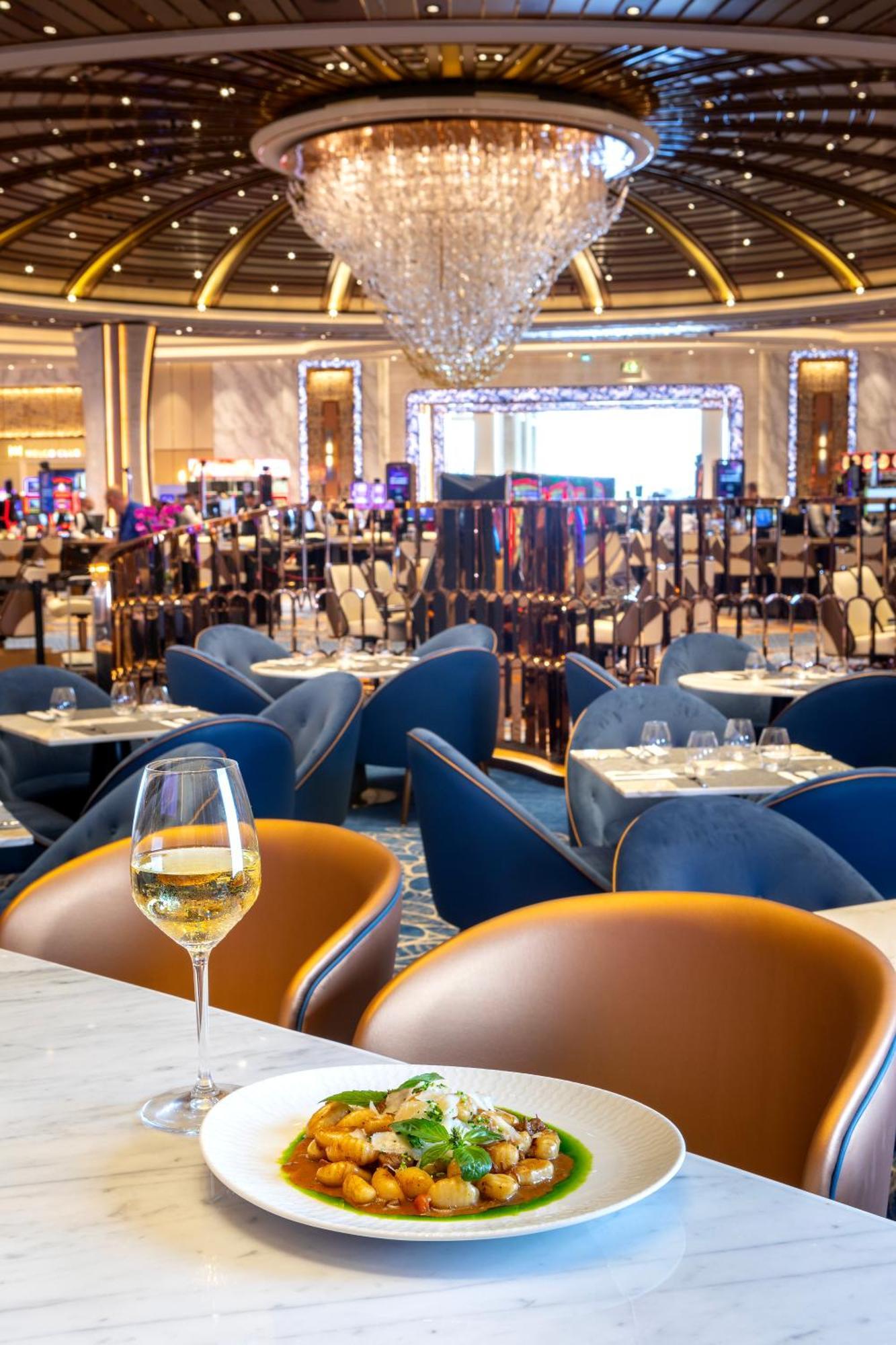 City Of Dreams Mediterranean - Integrated Resort, Casino & Entertainment Limassol Ngoại thất bức ảnh The interior of the restaurant