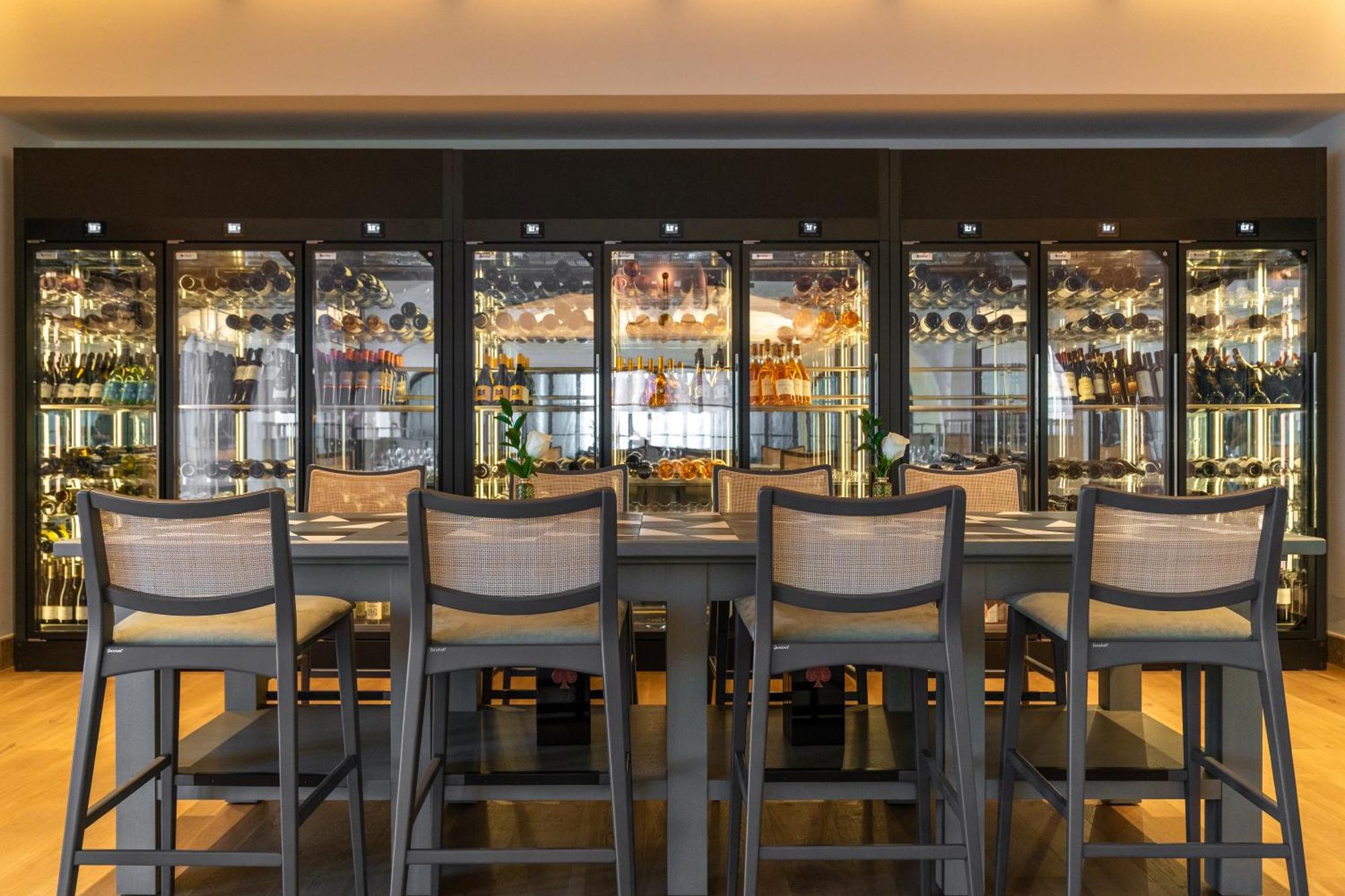 City Of Dreams Mediterranean - Integrated Resort, Casino & Entertainment Limassol Ngoại thất bức ảnh The bar at the restaurant