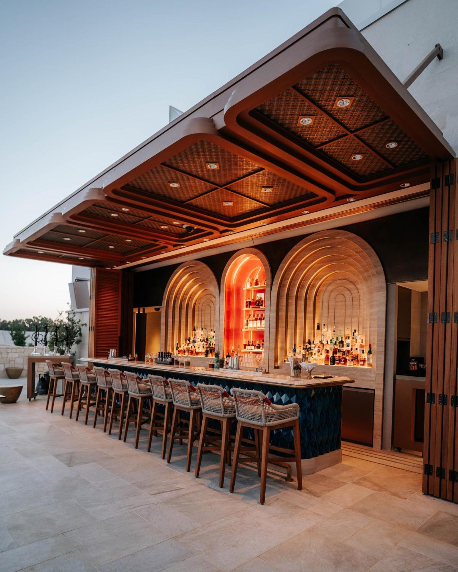 City Of Dreams Mediterranean - Integrated Resort, Casino & Entertainment Limassol Ngoại thất bức ảnh The rooftop bar at the hotel