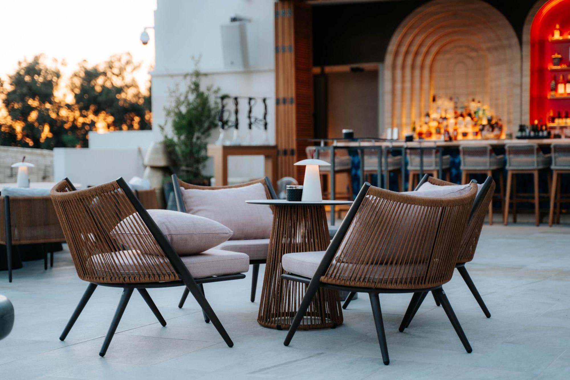 City Of Dreams Mediterranean - Integrated Resort, Casino & Entertainment Limassol Ngoại thất bức ảnh The rooftop bar at the hotel