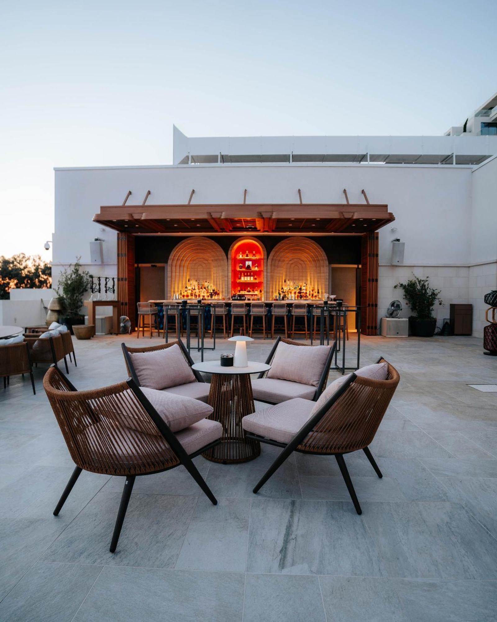 City Of Dreams Mediterranean - Integrated Resort, Casino & Entertainment Limassol Ngoại thất bức ảnh The rooftop bar at the hotel