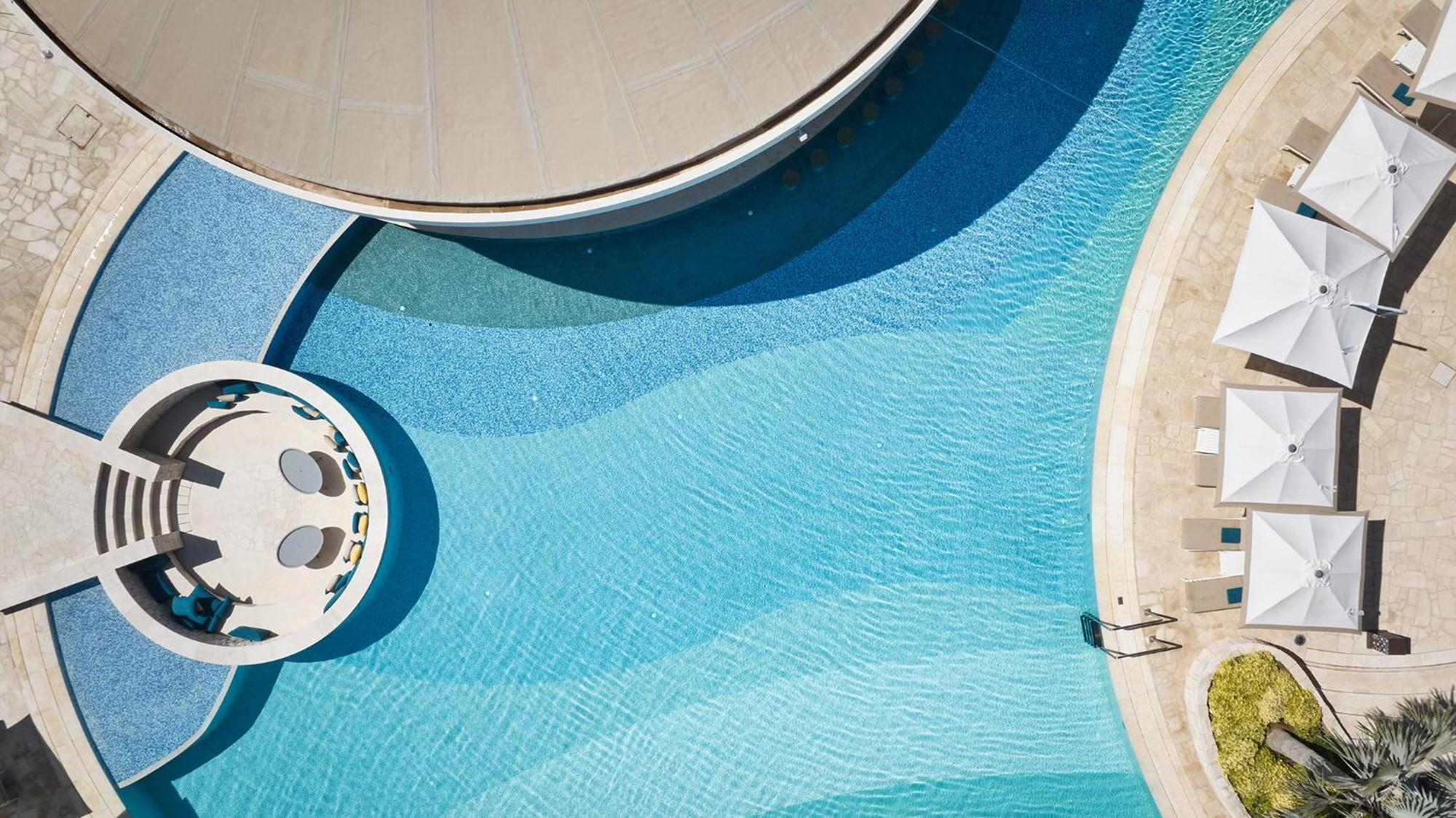 City Of Dreams Mediterranean - Integrated Resort, Casino & Entertainment Limassol Ngoại thất bức ảnh Aerial view of the pool