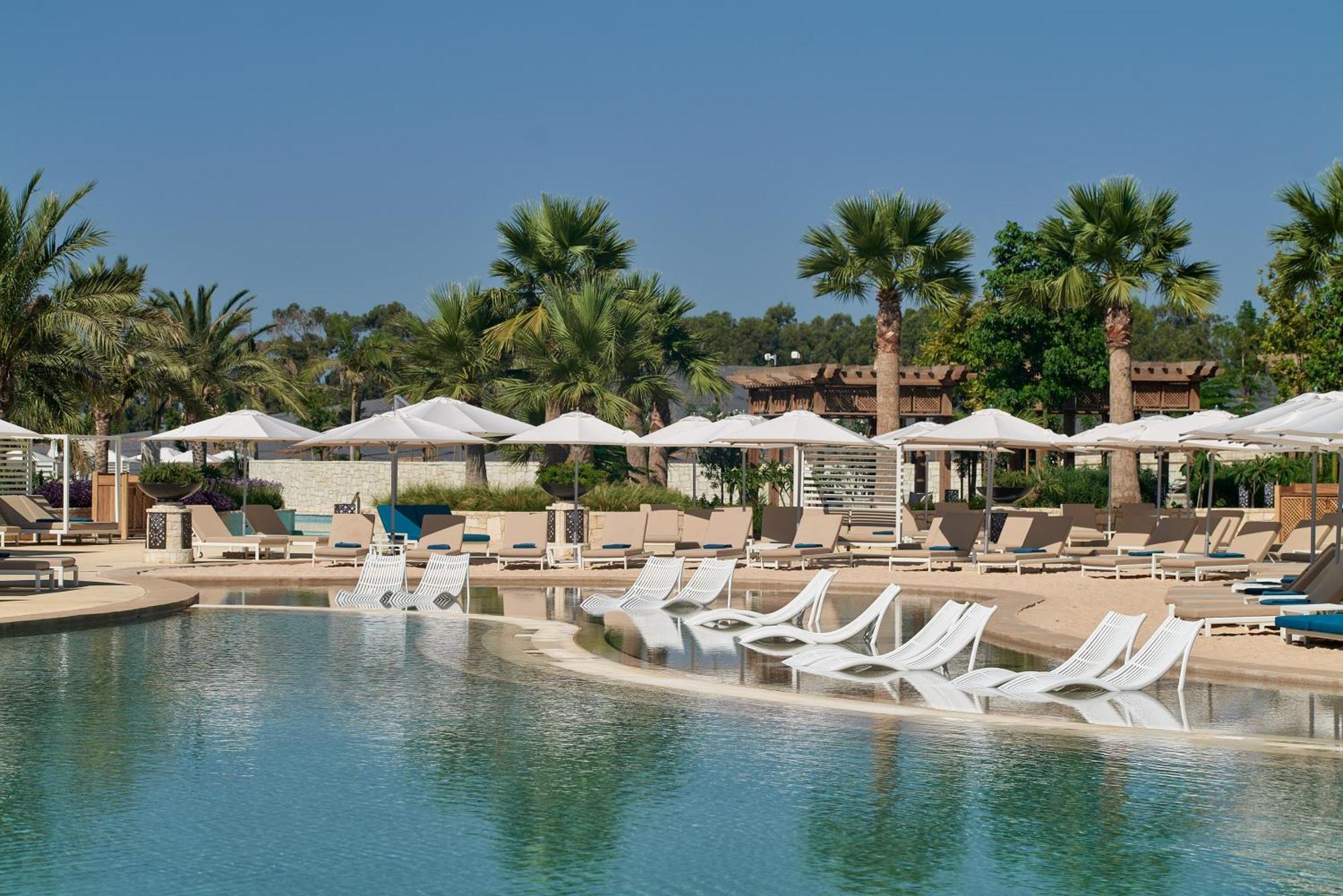 City Of Dreams Mediterranean - Integrated Resort, Casino & Entertainment Limassol Ngoại thất bức ảnh The swimming pool at the resort