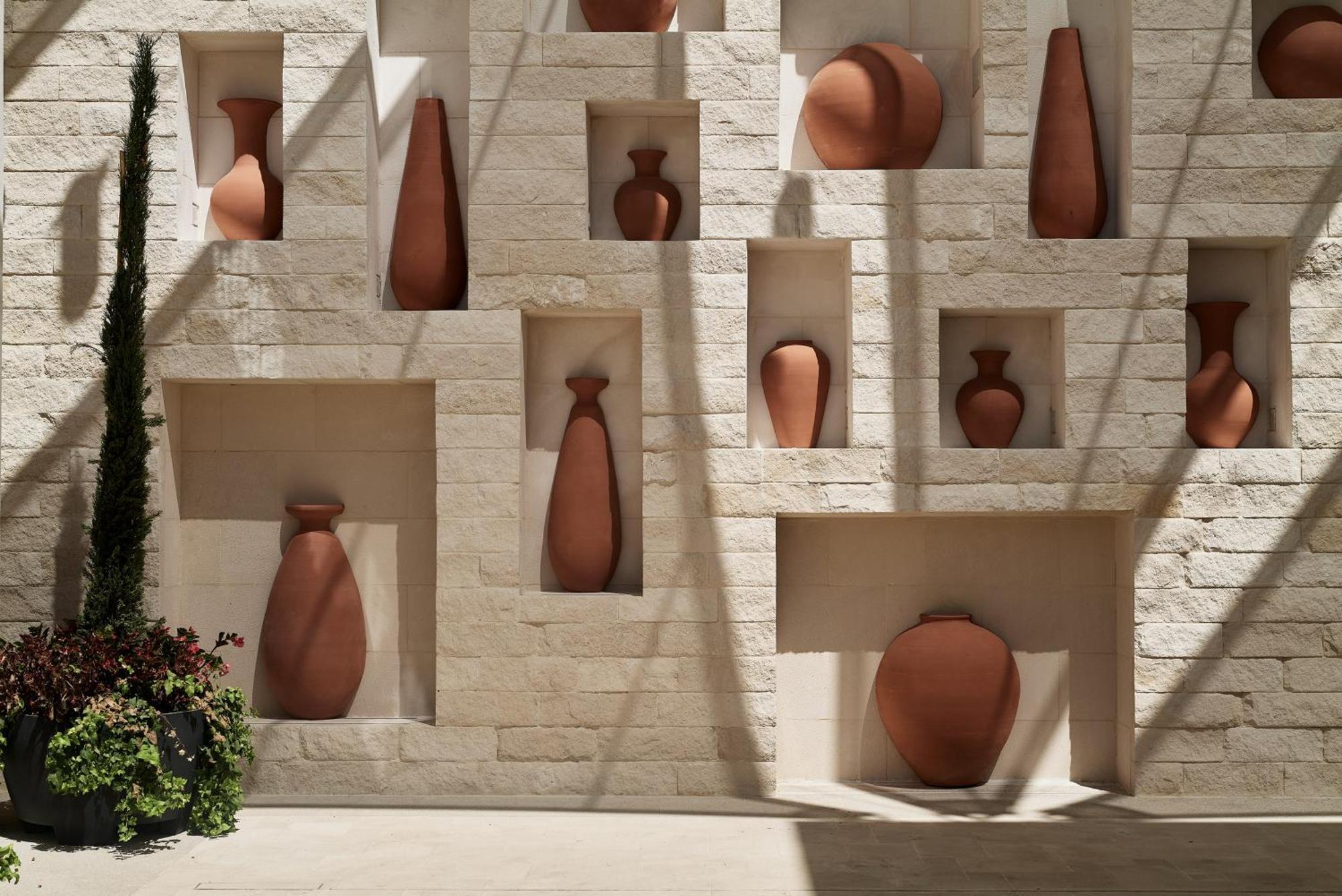 City Of Dreams Mediterranean - Integrated Resort, Casino & Entertainment Limassol Ngoại thất bức ảnh Terracotta vases at the entrance of the museum