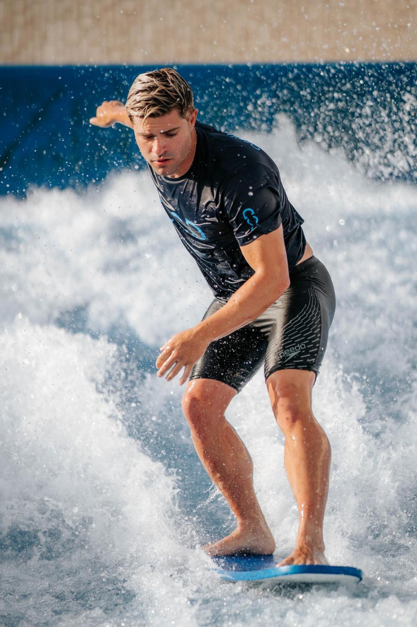 City Of Dreams Mediterranean - Integrated Resort, Casino & Entertainment Limassol Ngoại thất bức ảnh A surfer wearing a wetsuit