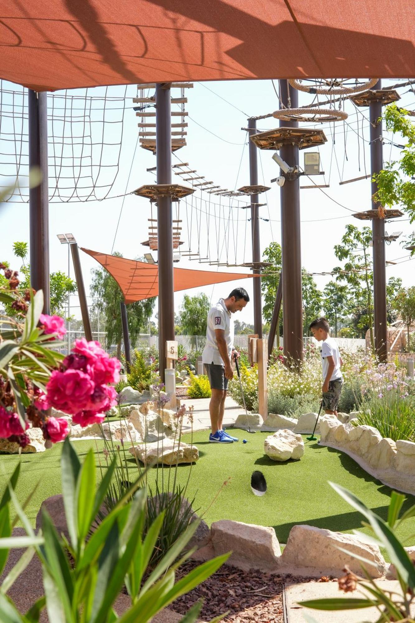 City Of Dreams Mediterranean - Integrated Resort, Casino & Entertainment Limassol Ngoại thất bức ảnh Adventure Golf in Mallorca